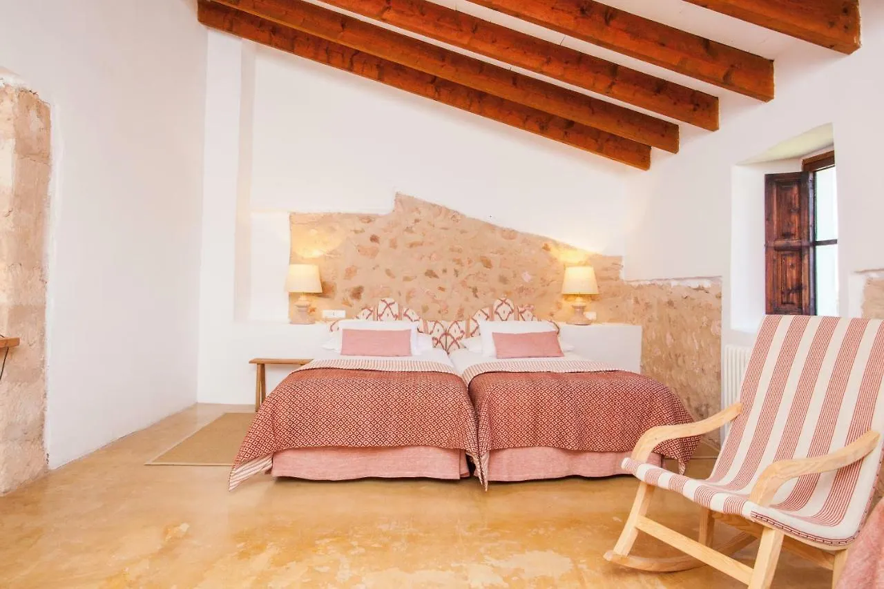 Oliver Moragues Grandhouse & Vineyard Algaida  Landhuis
